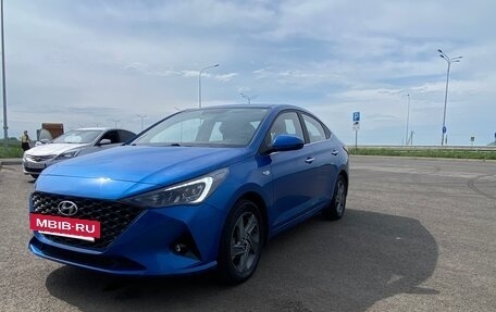 Hyundai Solaris II рестайлинг, 2021 год, 1 750 000 рублей, 2 фотография