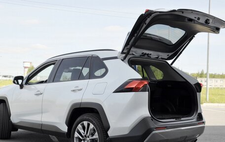 Toyota RAV4, 2021 год, 3 199 000 рублей, 8 фотография
