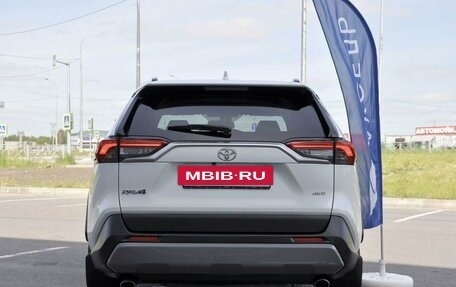 Toyota RAV4, 2021 год, 3 199 000 рублей, 10 фотография