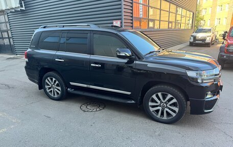 Toyota Land Cruiser 200, 2017 год, 5 800 000 рублей, 7 фотография