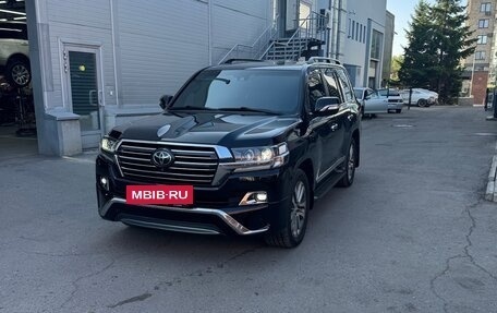 Toyota Land Cruiser 200, 2017 год, 5 800 000 рублей, 2 фотография