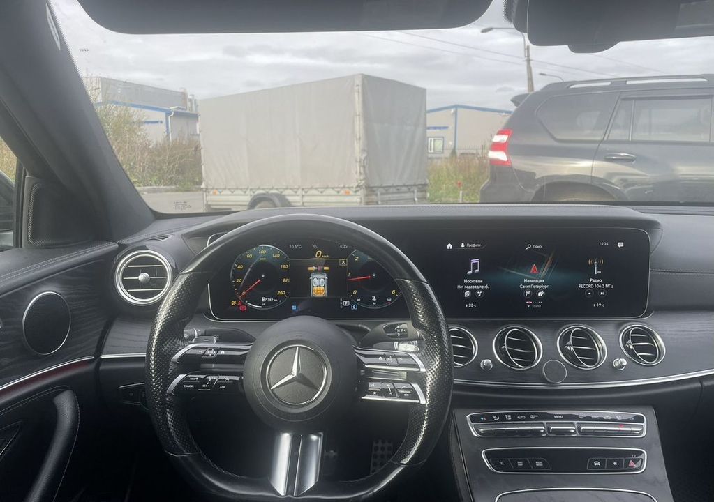 Mercedes-Benz E-Класс, 2021 год, 3 300 000 рублей, 9 фотография