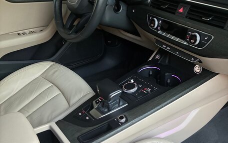 Audi A4, 2019 год, 2 800 000 рублей, 4 фотография