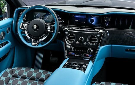 Rolls-Royce Cullinan, 2025 год, 107 000 000 рублей, 17 фотография