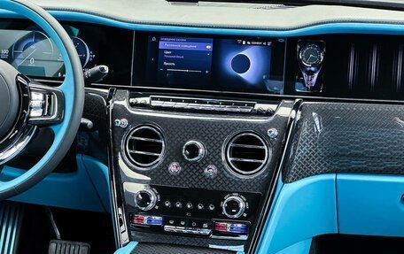 Rolls-Royce Cullinan, 2025 год, 107 000 000 рублей, 21 фотография