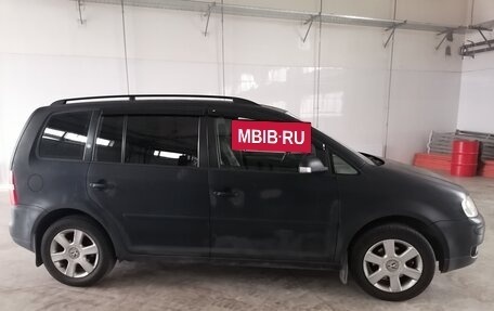 Volkswagen Touran III, 2006 год, 755 000 рублей, 2 фотография