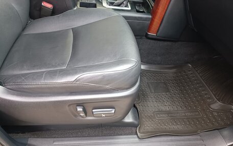 Toyota Land Cruiser Prado 150 рестайлинг 2, 2016 год, 3 650 000 рублей, 8 фотография