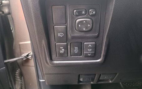 Toyota Land Cruiser Prado 150 рестайлинг 2, 2016 год, 3 650 000 рублей, 7 фотография