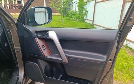 Toyota Land Cruiser Prado 150 рестайлинг 2, 2016 год, 3 650 000 рублей, 11 фотография