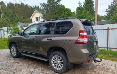 Toyota Land Cruiser Prado 150 рестайлинг 2, 2016 год, 3 650 000 рублей, 16 фотография
