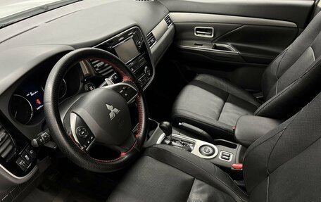 Mitsubishi Outlander III рестайлинг 3, 2013 год, 1 250 000 рублей, 8 фотография