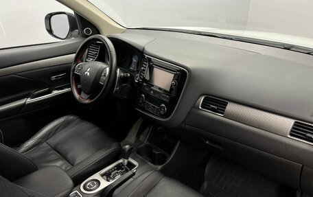 Mitsubishi Outlander III рестайлинг 3, 2013 год, 1 250 000 рублей, 10 фотография