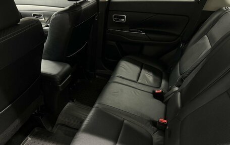 Mitsubishi Outlander III рестайлинг 3, 2013 год, 1 250 000 рублей, 12 фотография