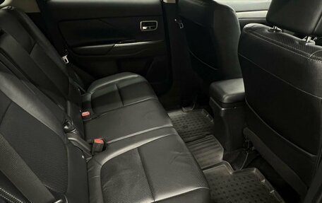 Mitsubishi Outlander III рестайлинг 3, 2013 год, 1 250 000 рублей, 11 фотография