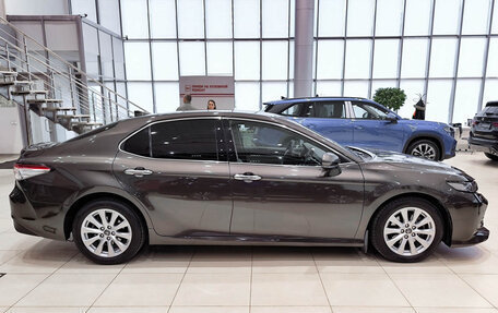Toyota Camry, 2018 год, 2 299 000 рублей, 5 фотография