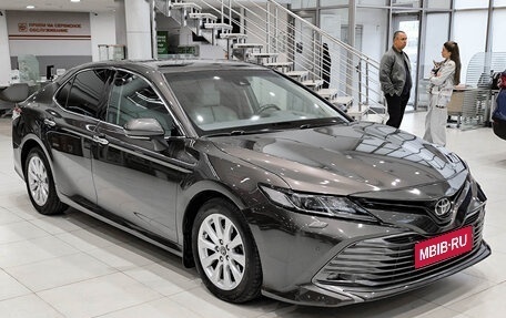 Toyota Camry, 2018 год, 2 299 000 рублей, 3 фотография