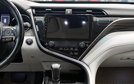Toyota Camry, 2018 год, 2 299 000 рублей, 18 фотография
