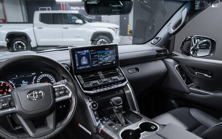 Toyota Land Cruiser, 2024 год, 12 000 000 рублей, 12 фотография