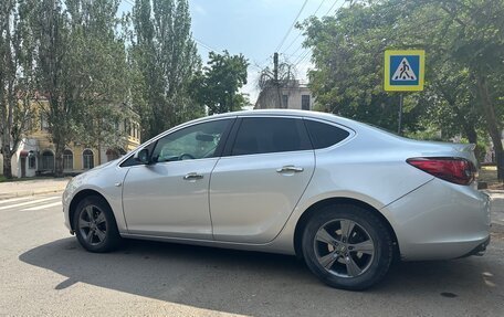 Opel Astra J, 2013 год, 880 000 рублей, 3 фотография