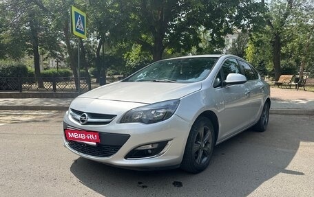 Opel Astra J, 2013 год, 880 000 рублей, 2 фотография