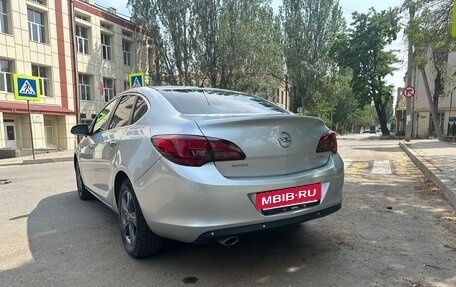 Opel Astra J, 2013 год, 880 000 рублей, 4 фотография
