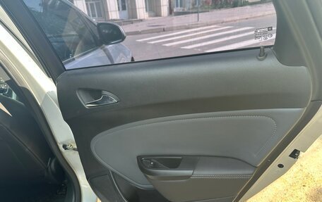 Opel Astra J, 2013 год, 880 000 рублей, 11 фотография