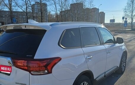 Mitsubishi Outlander III рестайлинг 3, 2020 год, 2 500 000 рублей, 4 фотография