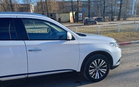 Mitsubishi Outlander III рестайлинг 3, 2020 год, 2 500 000 рублей, 5 фотография