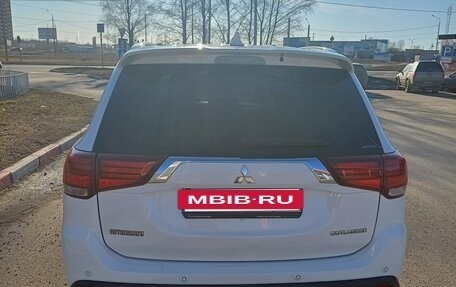Mitsubishi Outlander III рестайлинг 3, 2020 год, 2 500 000 рублей, 7 фотография