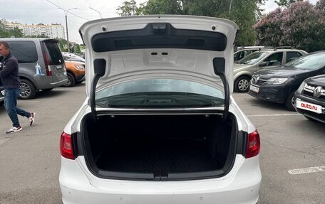 Volkswagen Jetta VI, 2013 год, 930 000 рублей, 8 фотография