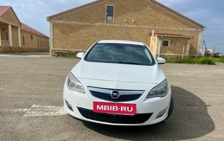 Opel Astra J, 2011 год, 949 999 рублей, 2 фотография