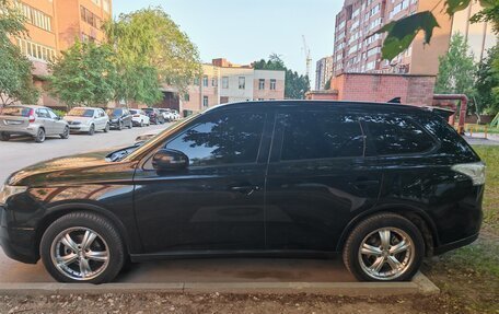 Mitsubishi Outlander III рестайлинг 3, 2013 год, 1 650 000 рублей, 2 фотография