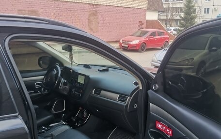Mitsubishi Outlander III рестайлинг 3, 2013 год, 1 650 000 рублей, 4 фотография