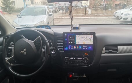 Mitsubishi Outlander III рестайлинг 3, 2013 год, 1 650 000 рублей, 3 фотография