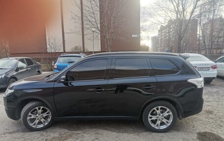 Mitsubishi Outlander III рестайлинг 3, 2013 год, 1 650 000 рублей, 5 фотография