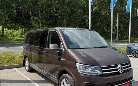 Volkswagen Multivan T6 рестайлинг, 2017 год, 3 600 000 рублей, 2 фотография