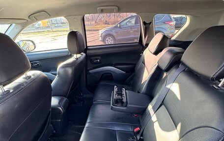 Mitsubishi Outlander III рестайлинг 3, 2010 год, 1 000 000 рублей, 15 фотография