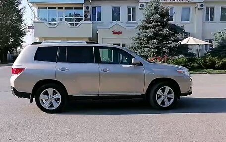 Toyota Highlander III, 2011 год, 2 100 000 рублей, 4 фотография