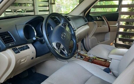 Toyota Highlander III, 2011 год, 2 100 000 рублей, 15 фотография