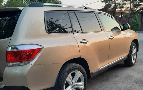 Toyota Highlander III, 2011 год, 2 100 000 рублей, 9 фотография