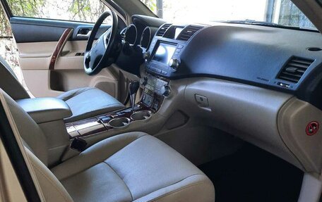 Toyota Highlander III, 2011 год, 2 100 000 рублей, 19 фотография