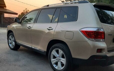Toyota Highlander III, 2011 год, 2 100 000 рублей, 14 фотография