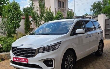 KIA Carnival III, 2019 год, 2 850 000 рублей, 2 фотография