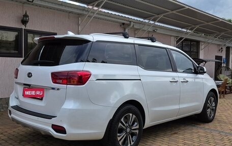 KIA Carnival III, 2019 год, 2 850 000 рублей, 3 фотография
