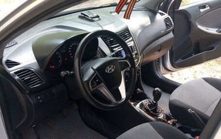 Hyundai Solaris II рестайлинг, 2011 год, 780 000 рублей, 4 фотография