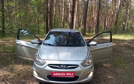 Hyundai Solaris II рестайлинг, 2011 год, 780 000 рублей, 3 фотография