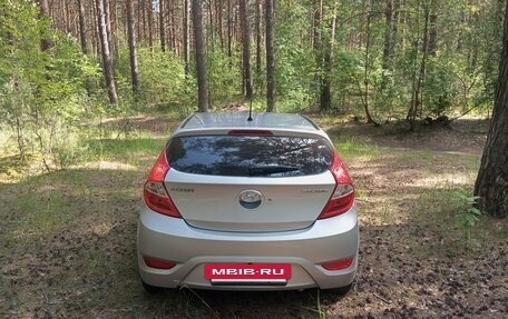 Hyundai Solaris II рестайлинг, 2011 год, 780 000 рублей, 2 фотография