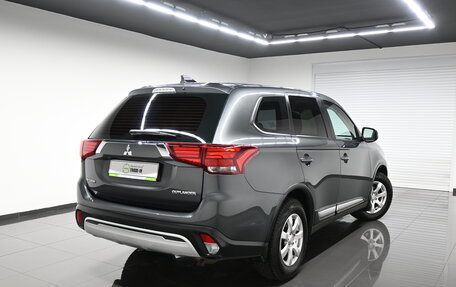 Mitsubishi Outlander III рестайлинг 3, 2019 год, 1 945 000 рублей, 4 фотография