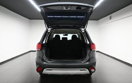 Mitsubishi Outlander III рестайлинг 3, 2019 год, 1 945 000 рублей, 9 фотография