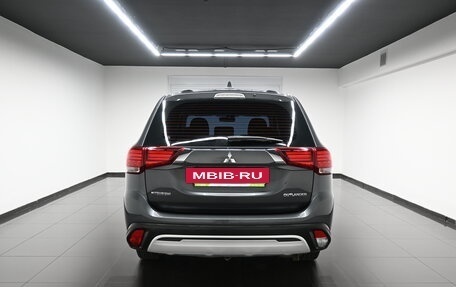 Mitsubishi Outlander III рестайлинг 3, 2019 год, 1 945 000 рублей, 6 фотография
